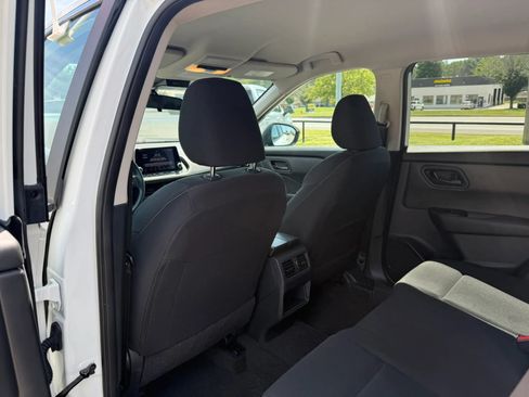 Used 2024 Nissan Rogue S AWD/4WD image 12