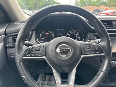 Used 2017 Nissan Rogue SV w/ SV Premium Package AWD/4WD image 17