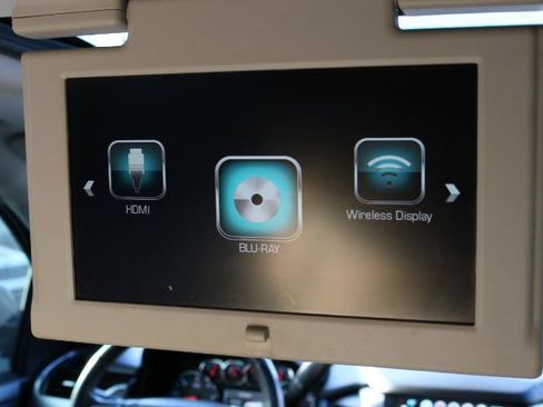 Used 2019 Chevrolet Suburban LT image 22