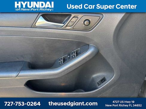 Used 2011 Volkswagen Jetta SE image 9