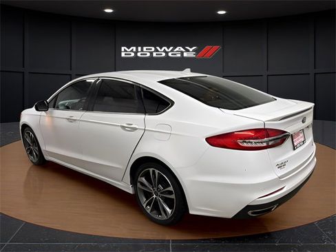 Used 2019 Ford Fusion Titanium image 3
