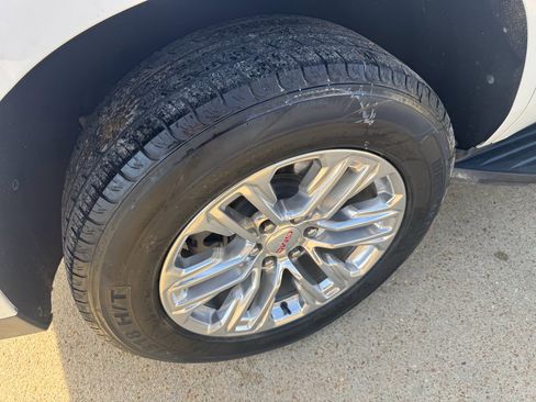 Used 2023 GMC Yukon SLT image 11