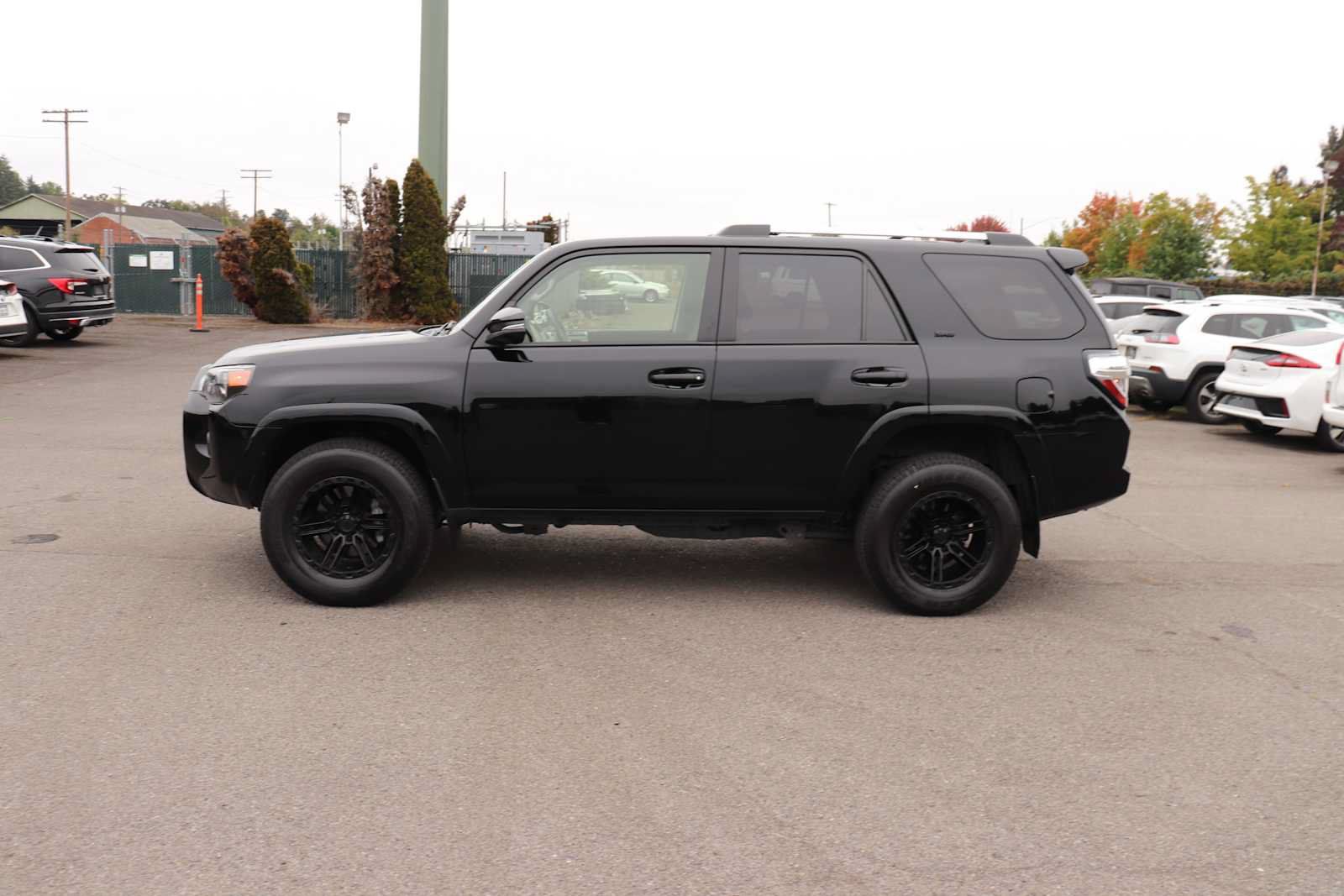 Used 2024 Toyota 4Runner SR5 Premium w/ Moonroof Package AWD/4WD image 8