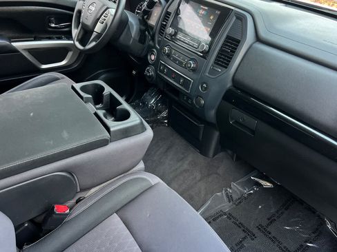 Used 2022 Nissan Titan SV AWD/4WD image 17