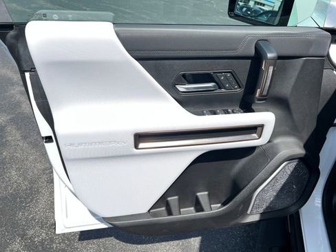 Certified 2025 GMC Hummer EV 3X AWD/4WD image 11