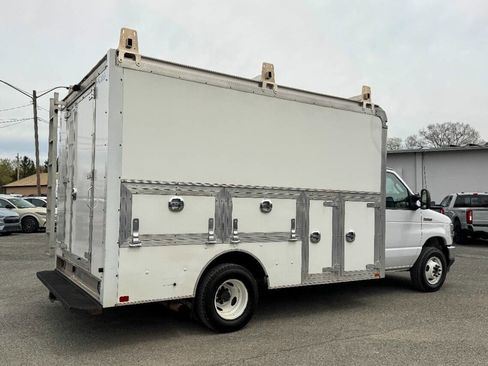 Used 2022 Ford E-350 and Econoline 350 Super Duty w/ Power Windows & Locks Group RWD image 3