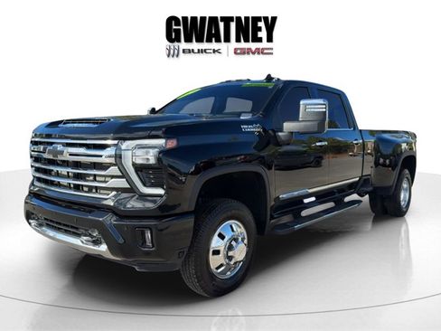 Used 2024 Chevrolet Silverado 3500 High Country w/ High Country Premium Package image 3