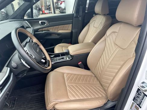 Certified 2025 Kia Sorento SX Prestige w/ Olive Brown Leather Package AWD/4WD image 15