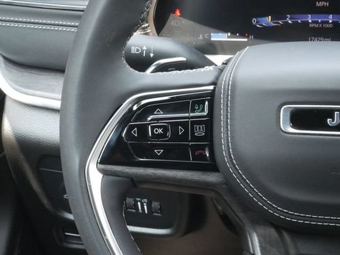 Used 2025 Jeep Grand Cherokee Overland w/ Luxury Tech Group IV AWD/4WD image 20
