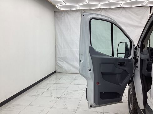 Used 2016 Ford Transit 250 130 Low Roof image 18