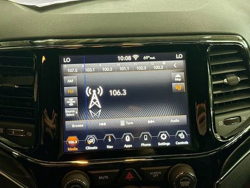 Used 2020 Jeep Grand Cherokee Limited image 16