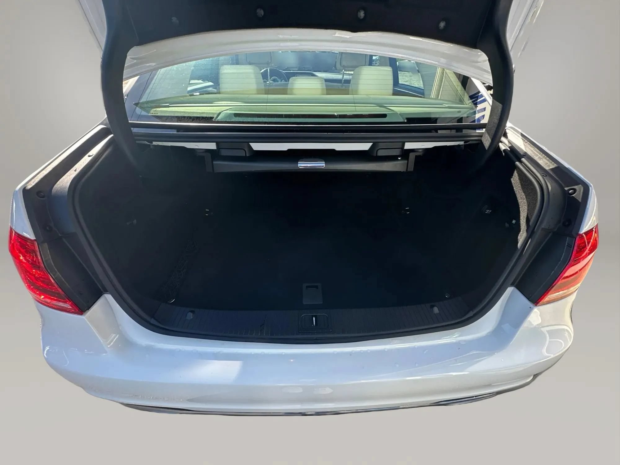 Used 2015 Mercedes-Benz E 350 4MATIC Sedan image 12