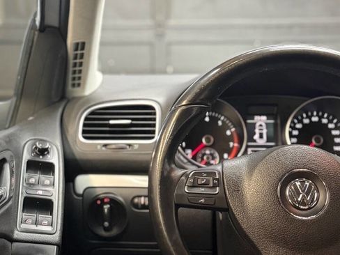Used 2014 Volkswagen Golf 4-Door FWD image 16