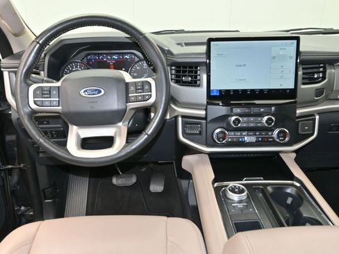 Used 2024 Ford Expedition Max XLT image 16
