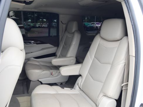 Used 2016 Cadillac Escalade ESV Luxury AWD/4WD image 36