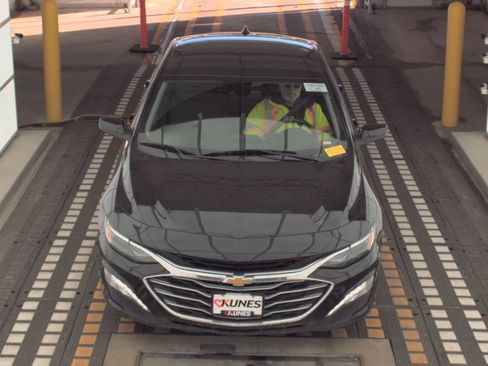 Used 2024 Chevrolet Malibu LT image 2