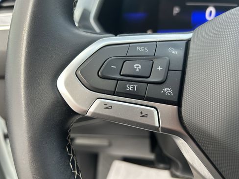 Used 2022 Volkswagen Tiguan SE image 24