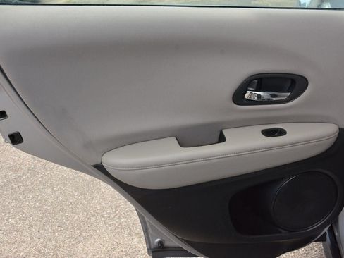 Used 2018 Honda HR-V LX image 14
