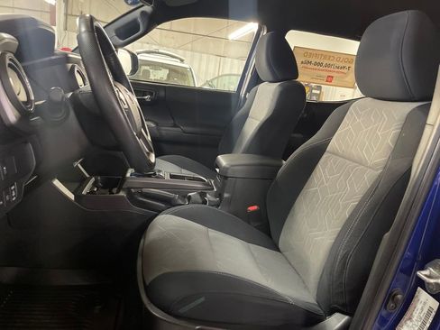 Certified 2023 Toyota Tacoma TRD Off-Road image 9