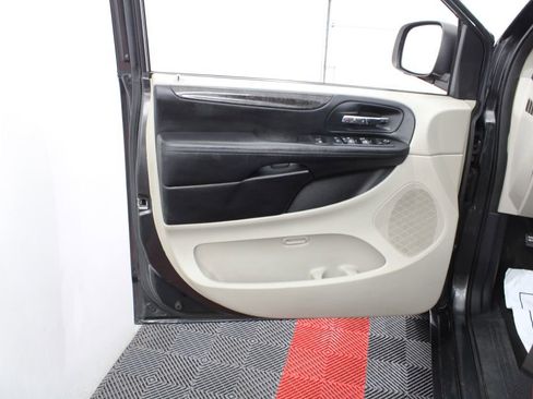 Used 2012 Dodge Grand Caravan SXT image 10