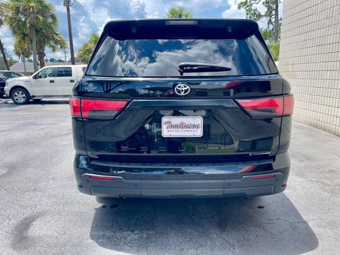 Used 2025 Toyota Sequoia SR5 AWD/4WD image 4