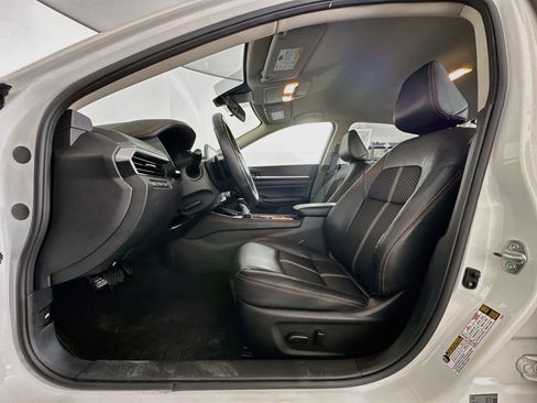 Used 2025 Nissan Altima 2.5 SR FWD image 13