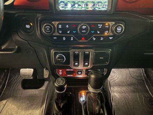 Used 2018 Jeep Wrangler Rubicon AWD/4WD image 19