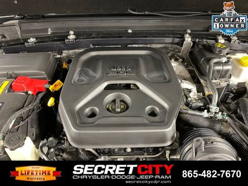 Used 2024 Jeep Wrangler Unlimited w/ Convenience Group AWD/4WD image 32