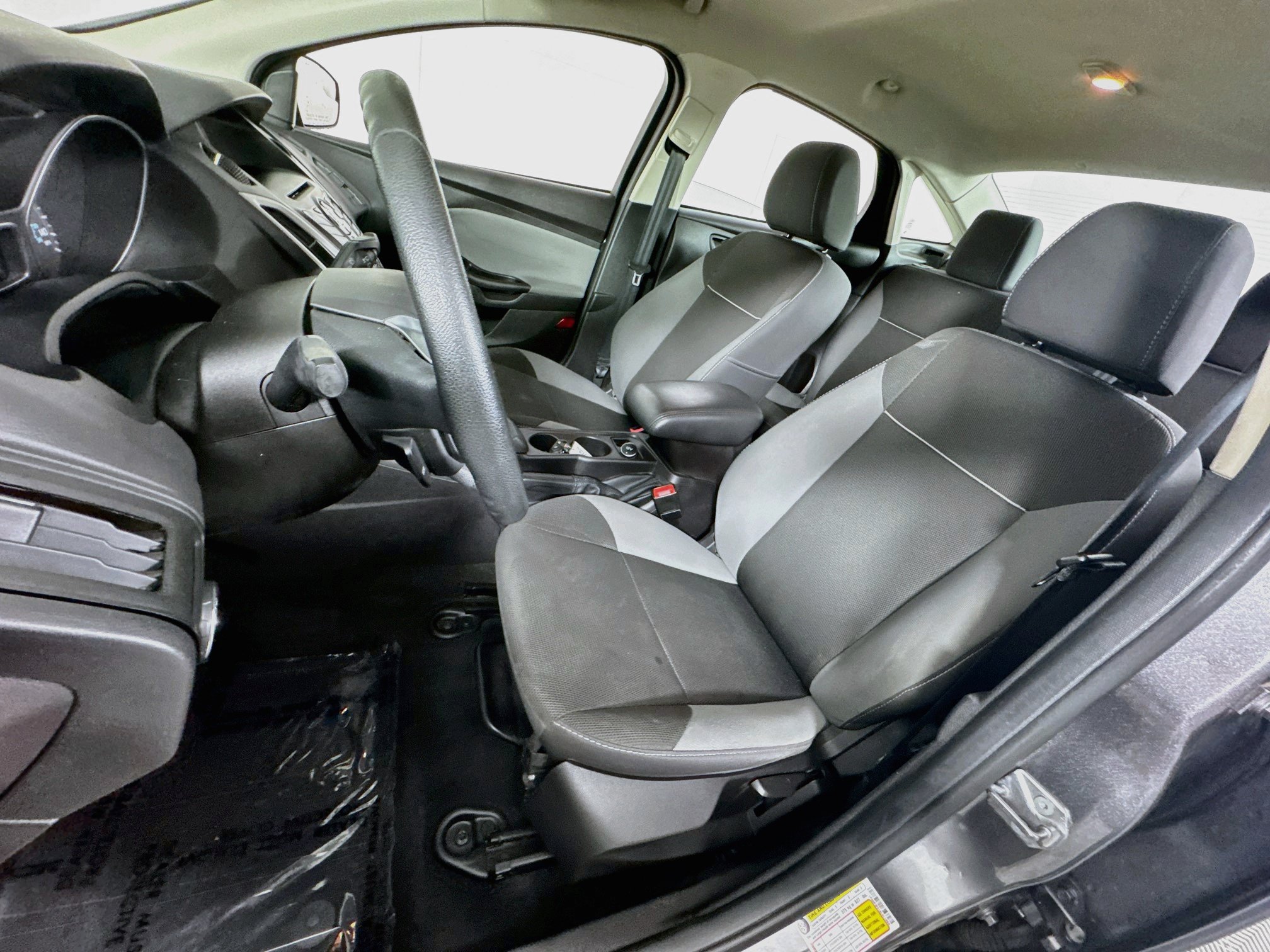 Used 2014 Ford Focus SE FWD image 12