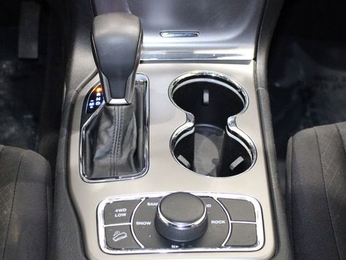 Used 2019 Jeep Grand Cherokee Laredo image 41