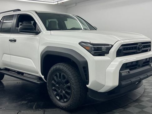 Used 2026 Toyota 4Runner SR5 AWD/4WD image 4