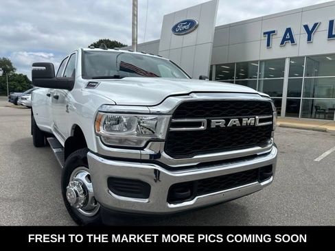 Used 2024 RAM 3500 Tradesman w/ Chrome Appearance Group AWD/4WD image 5
