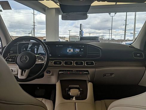 Used 2022 Mercedes-Benz GLS 450 4MATIC image 16