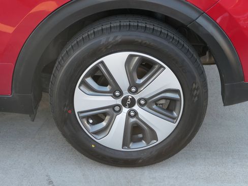 Used 2022 Kia Niro LX image 8