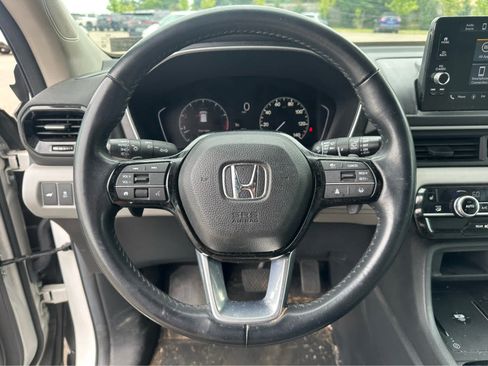 Used 2025 Honda Pilot EX-L image 11