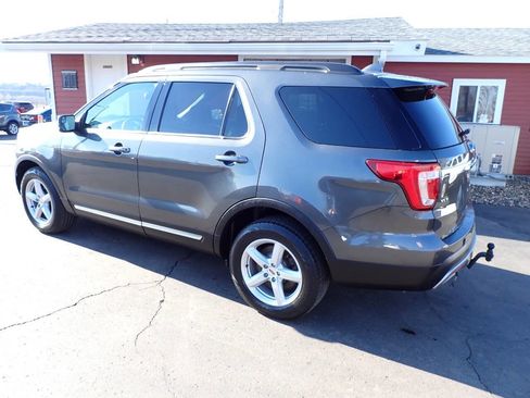 Used 2016 Ford Explorer XLT w/ Equipment Group 202A image 4