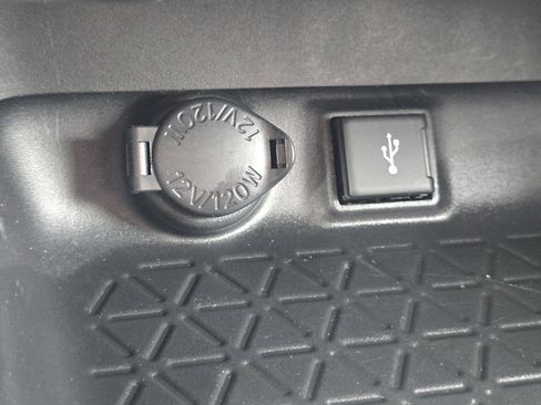 Used 2021 Toyota RAV4 LE AWD/4WD image 28