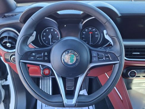 Used 2018 Alfa Romeo Stelvio Ti Sport image 11