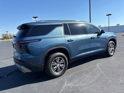 Used 2025 Chevrolet Traverse LT w/ Enhanced Driving Package image 7