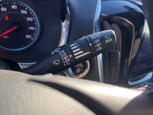 Used 2023 Chevrolet Traverse LT image 23