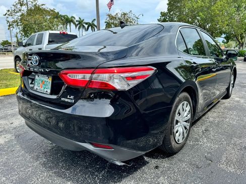 Used 2019 Toyota Camry LE Hybrid w/ Audio Package FWD image 5