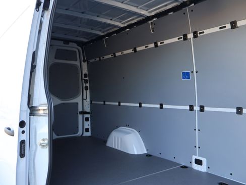 Used 2024 Mercedes-Benz eSprinter 170 Cargo image 32