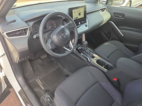 Used 2025 Toyota Corolla Cross AWD Hybrid w/ Moonroof Package image 15