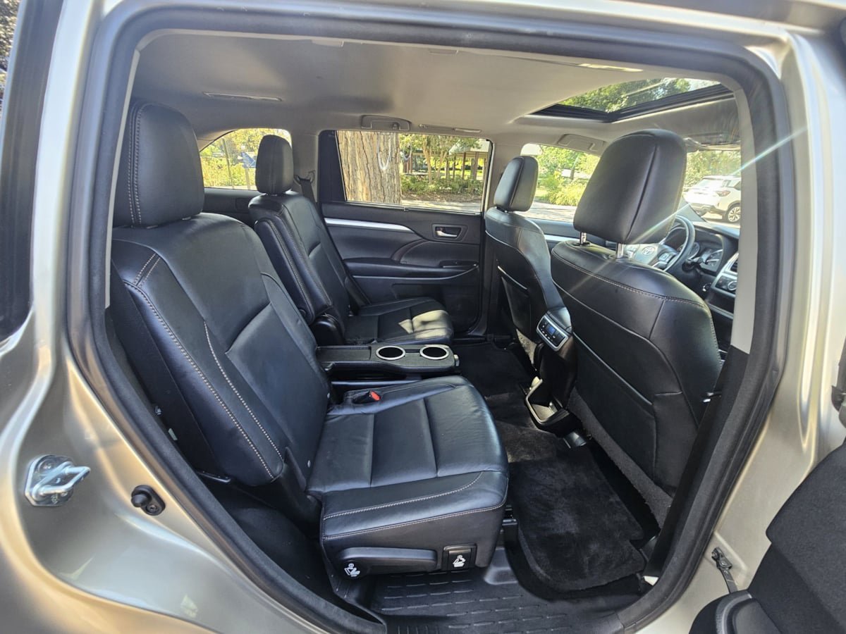 Used 2016 Toyota Highlander XLE AWD/4WD image 45