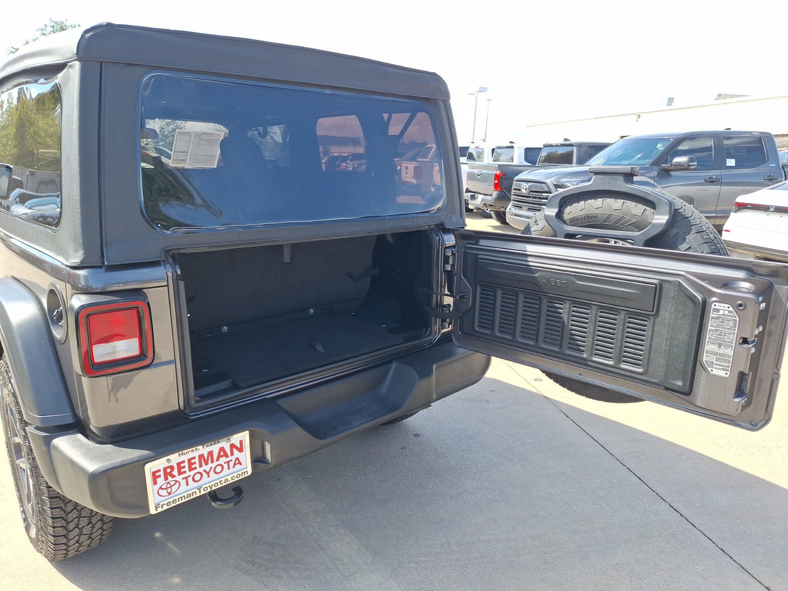 Used 2025 Jeep Wrangler Sport AWD/4WD image 29