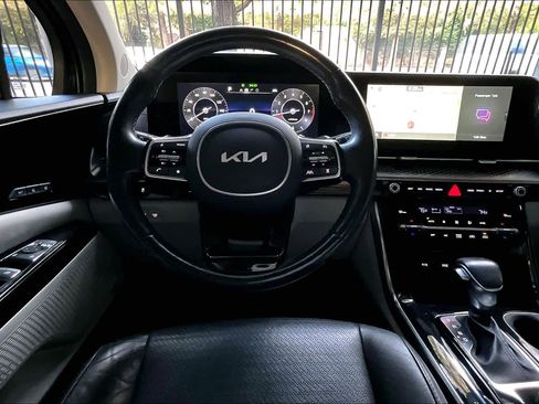 Used 2022 Kia Carnival SX Prestige image 5