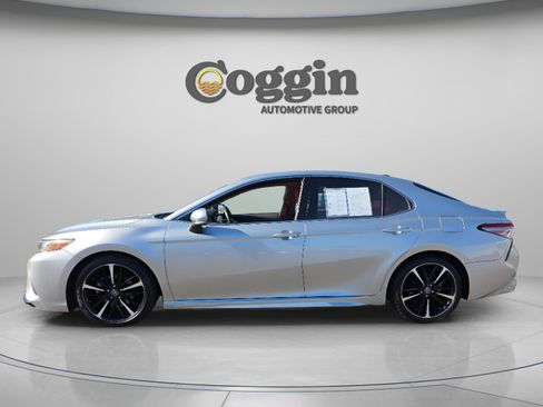 Used 2018 Toyota Camry XSE image 2