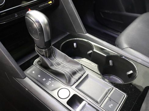 Used 2023 Volkswagen Atlas SE w/ Panoramic Sunroof Package FWD image 9