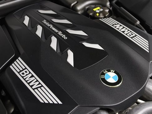 Used 2022 BMW 750i xDrive w/ Luxury Rear Seating Package image 29