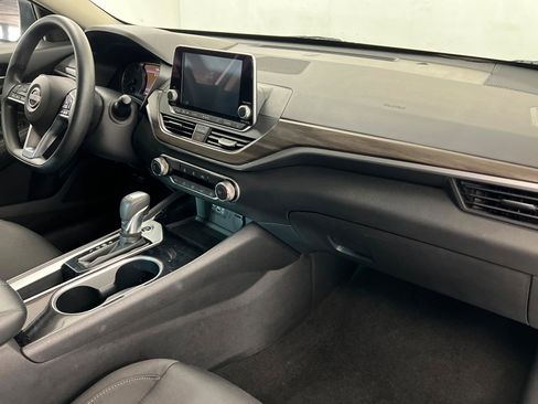 Used 2024 Nissan Altima 2.5 SV image 24